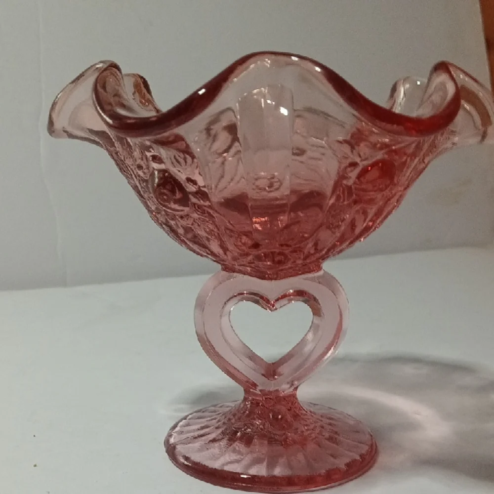 Vintage Fenton Colonial Pink Cabbage Rose Glass Heart Pedestal Bowl - Picture 3 of 8